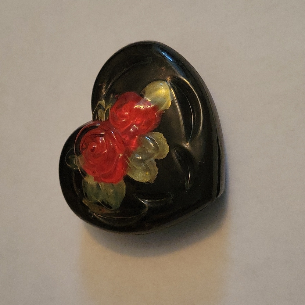 🎨 Small hand-painted dish